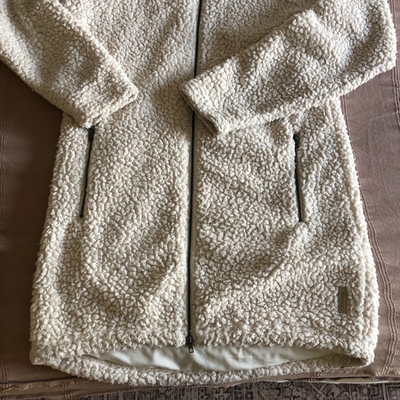 Roots Jacket - Picture 5 of 6